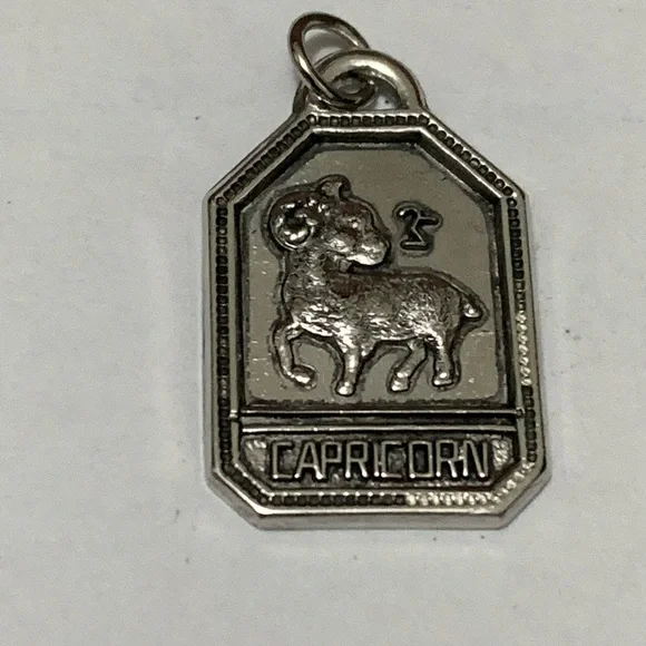 CAPRICORN zodiac pendant-charm with 18” chain New Vintage sterling silver - Picture 8 of 10